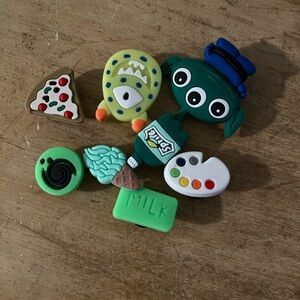 8 Crocs Charms